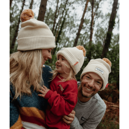 famille avec bonnet biege Hello Hossy