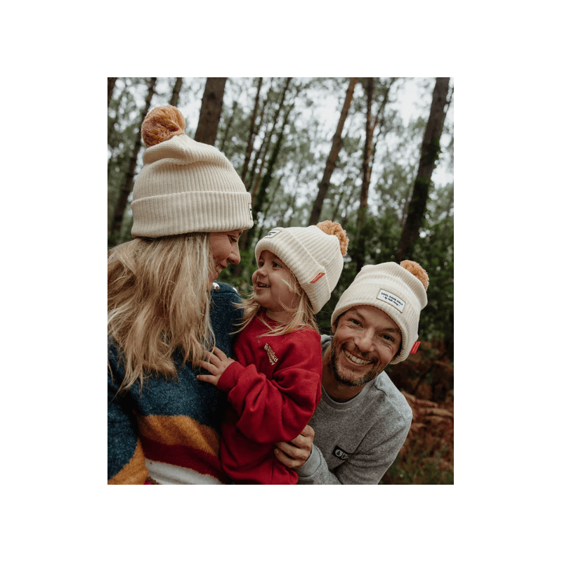 famille avec bonnet biege Hello Hossy