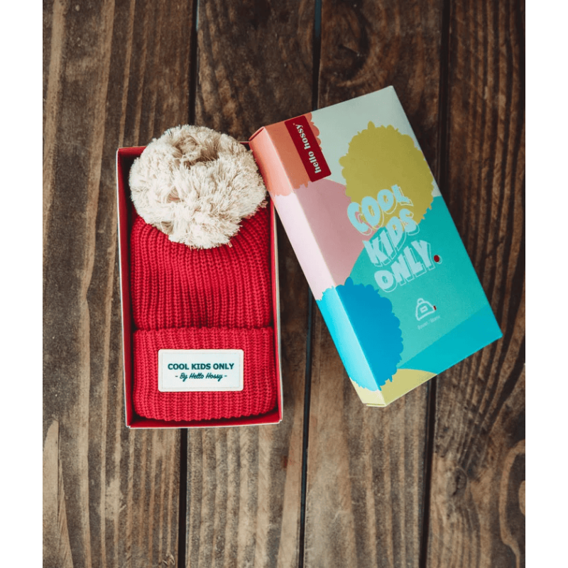 packaging qui accompagne le bonnet rouge/rose framboise de Hello Hossy