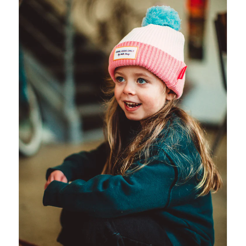Bonnet pompom polaire pour les enfants.