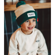Petit garçon avec son bonnet blanc/vert avec pompom Block Hope Hello Hossy